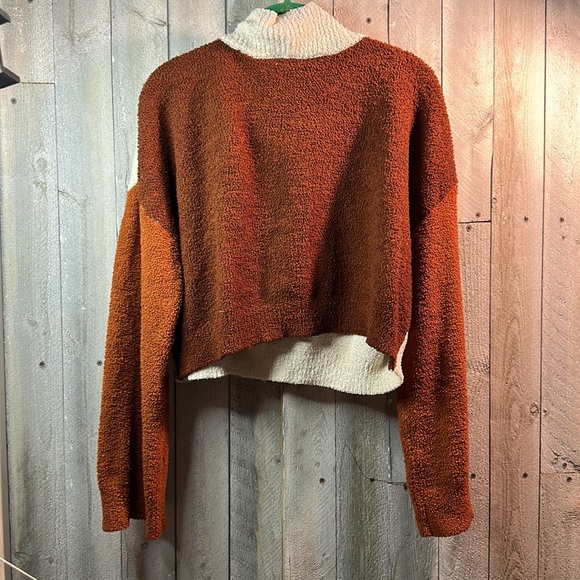 Cropped mock neck sweater size XL. Worn once. NO FLAWS - Picture 3 of 3